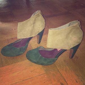 Vintage teal and brown color block heels